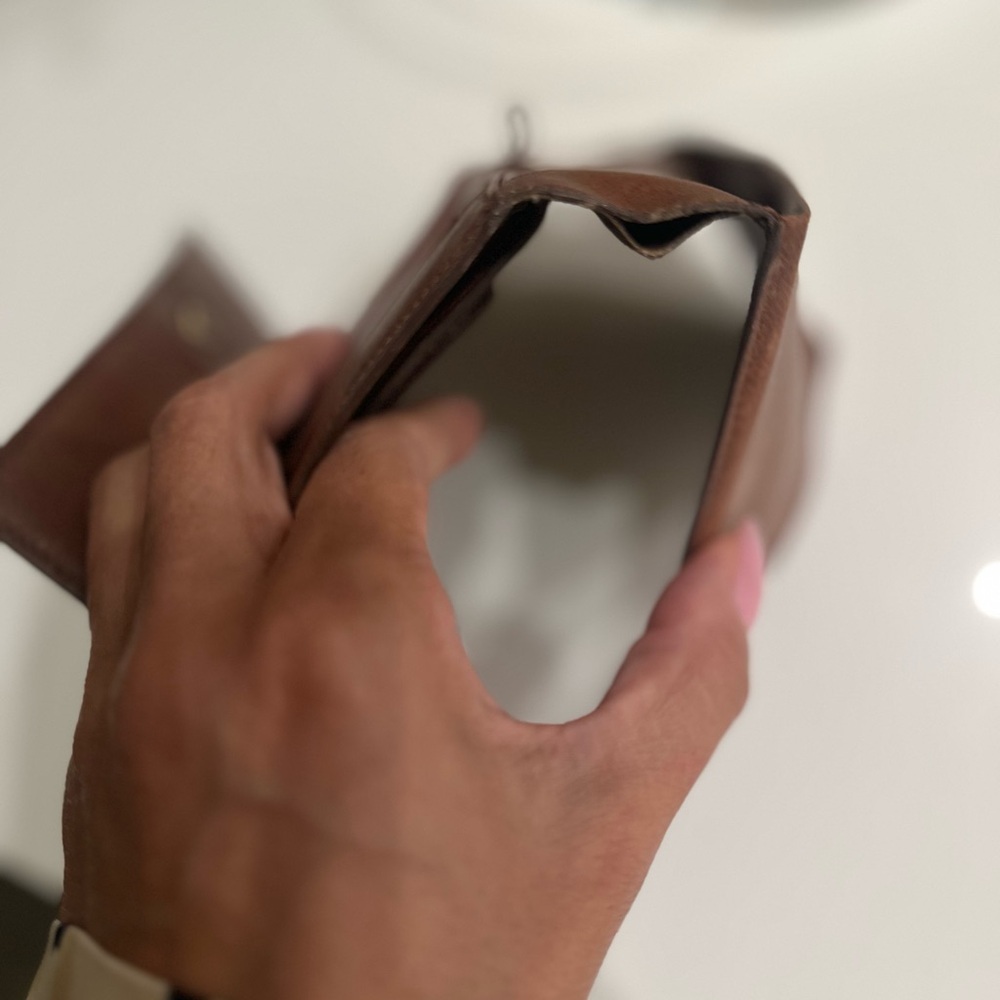 Louis Vuitton Classic Monogram Bi-Fold Wallet - Picture 11 of 12